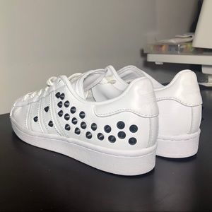 Adidas women’s superstar studs size 5